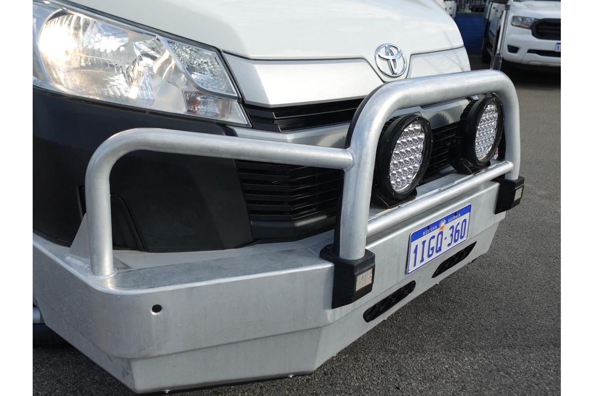 2020 Toyota Hiace Commuter GDH322R
