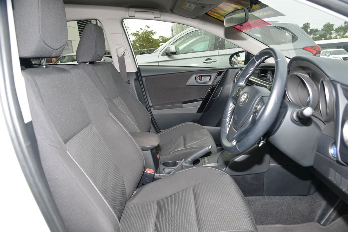 2017 Toyota Corolla Hybrid ZWE186R