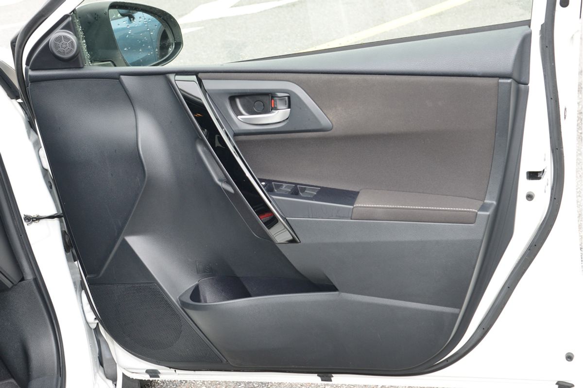 2017 Toyota Corolla Hybrid ZWE186R
