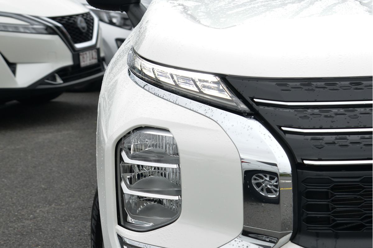 2023 Mitsubishi Outlander LS ZM
