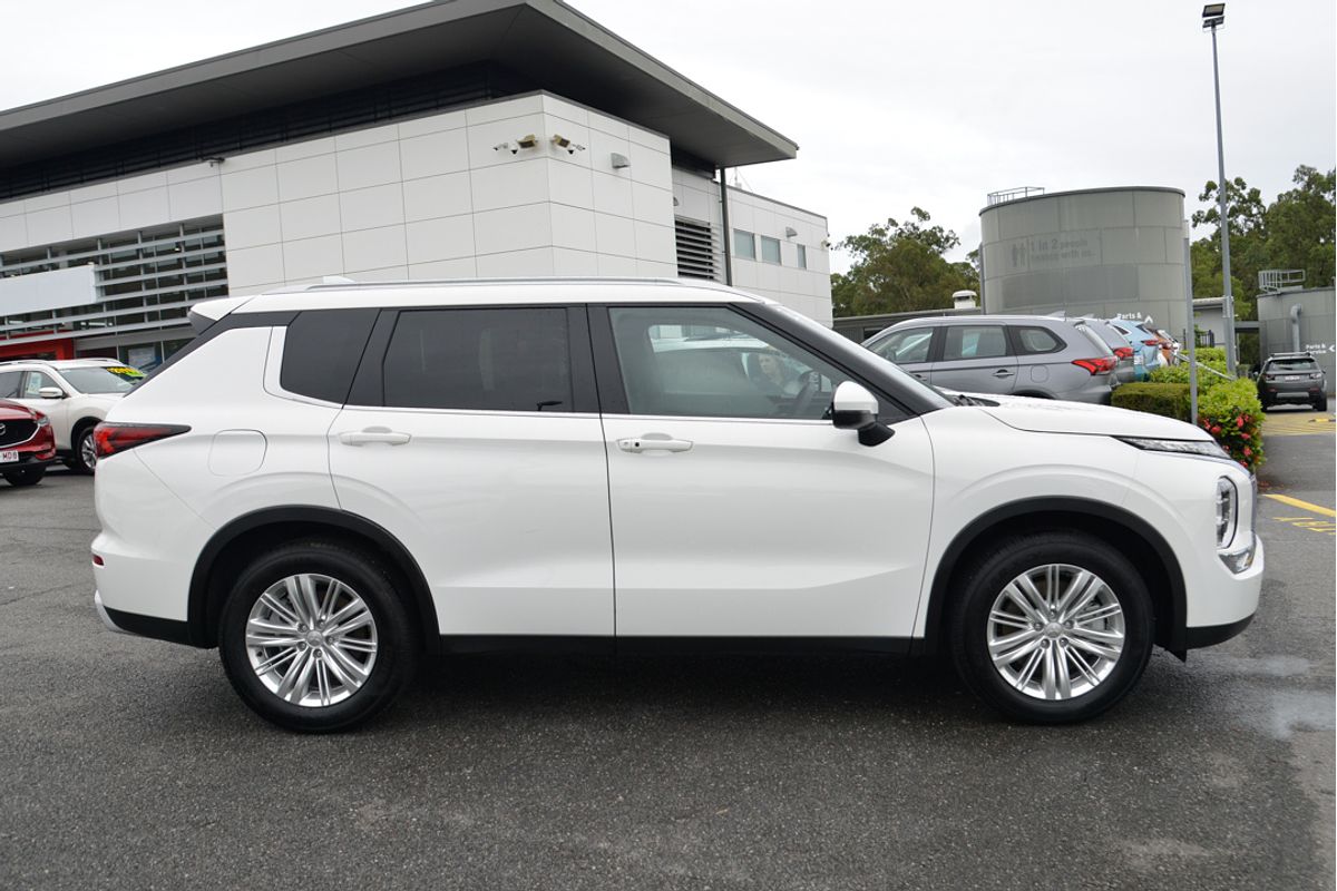 2023 Mitsubishi Outlander LS ZM