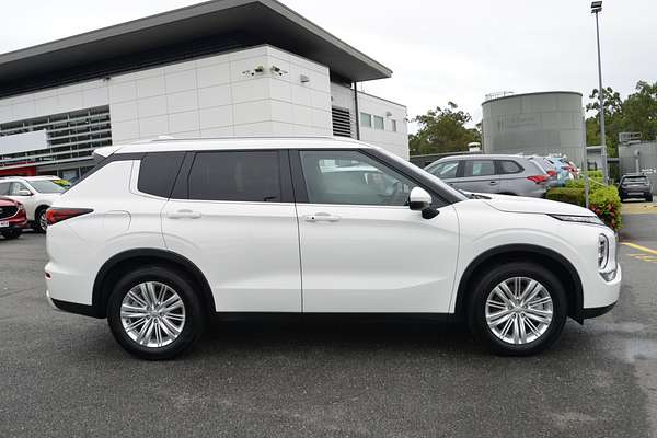 2023 Mitsubishi Outlander LS ZM