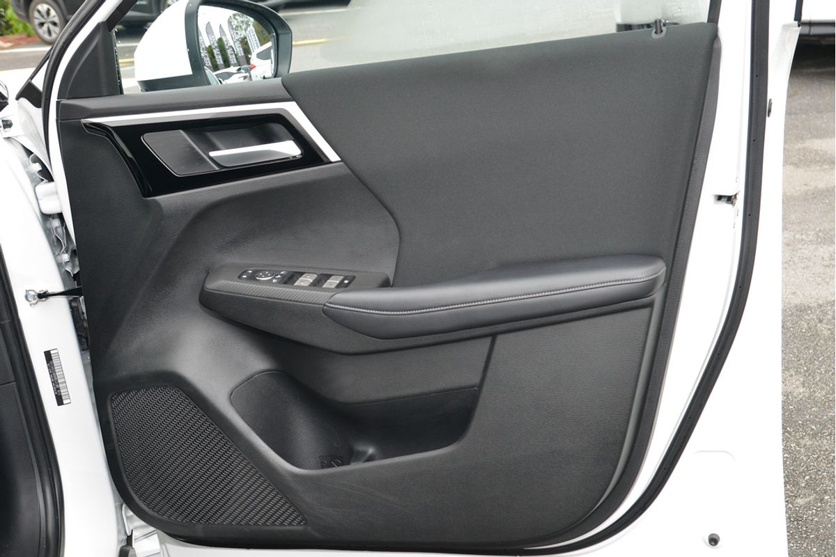 2023 Mitsubishi Outlander LS ZM