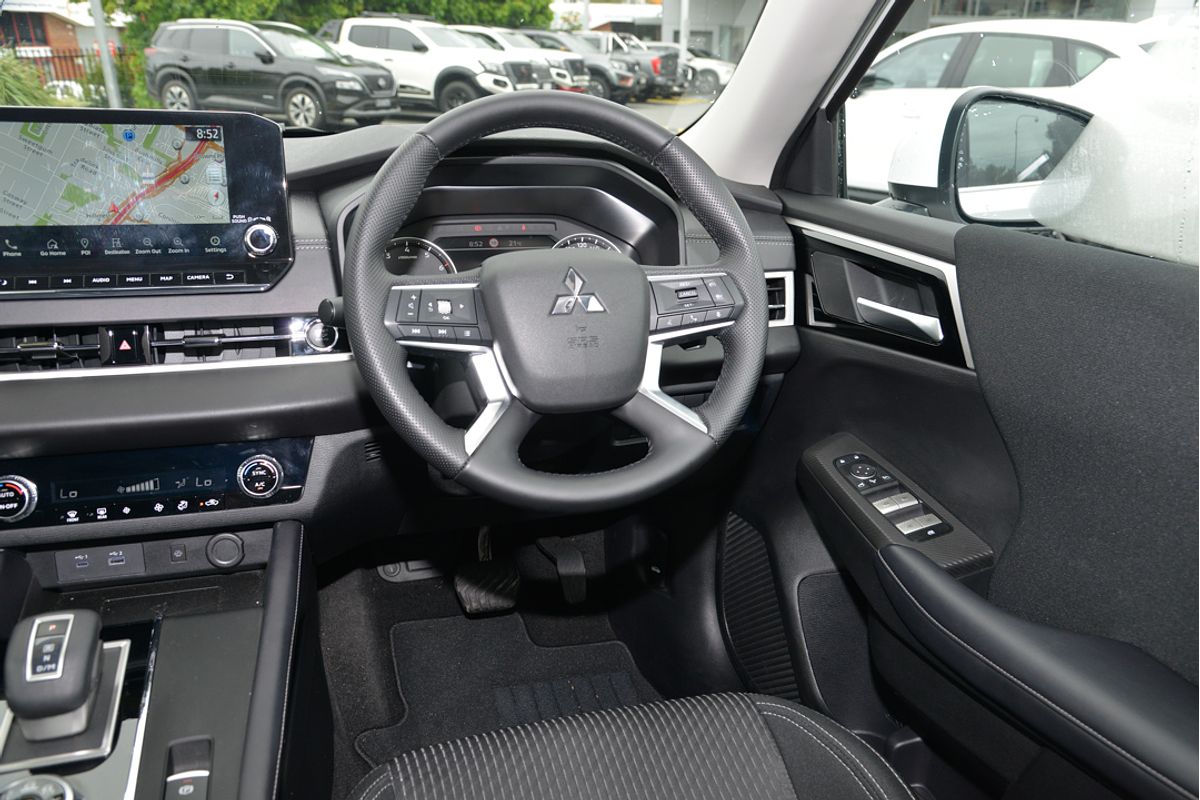 2023 Mitsubishi Outlander LS ZM