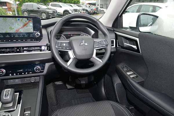 2023 Mitsubishi Outlander LS ZM