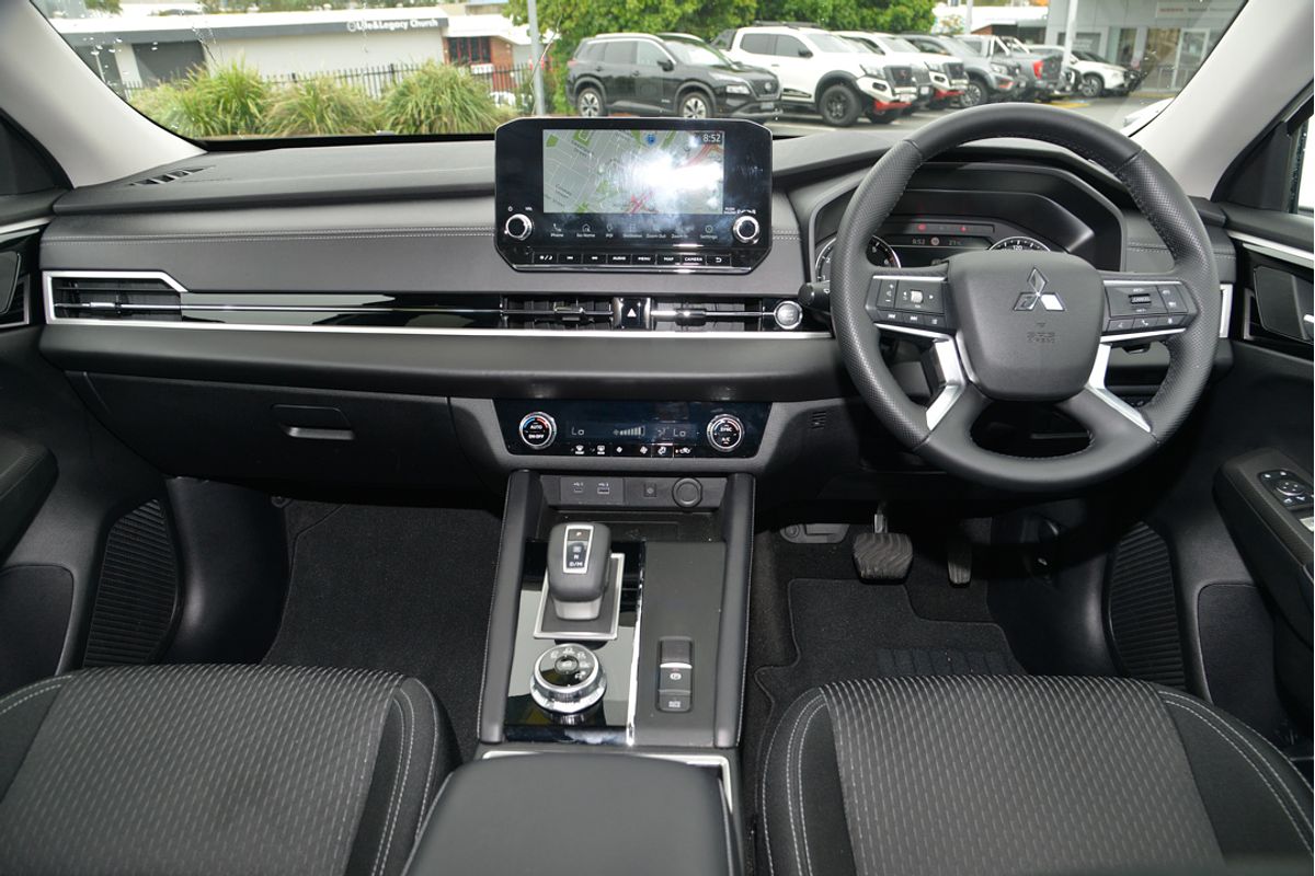 2023 Mitsubishi Outlander LS ZM