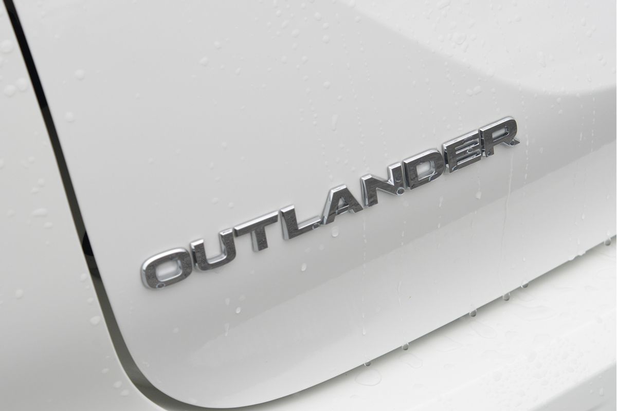 2023 Mitsubishi Outlander LS ZM