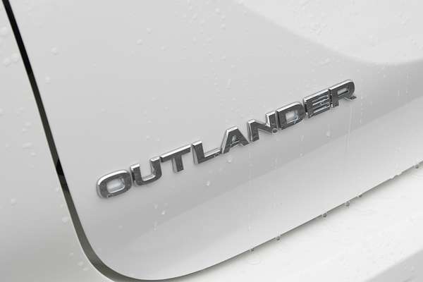 2023 Mitsubishi Outlander LS ZM