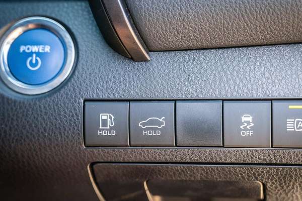 2021 Toyota Camry Ascent AXVH70R