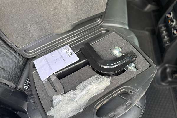 2020 Land Rover Defender 110 P400 HSE L663