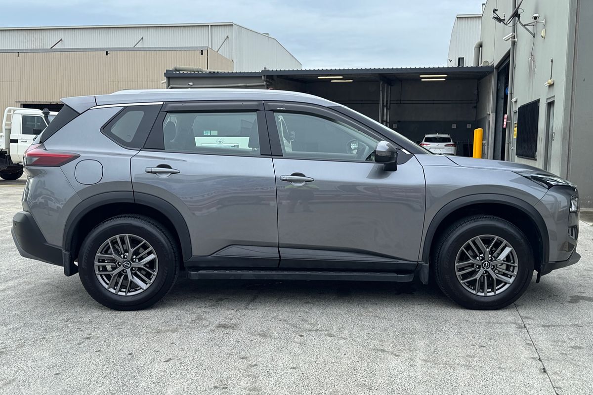 2022 Nissan X-TRAIL ST