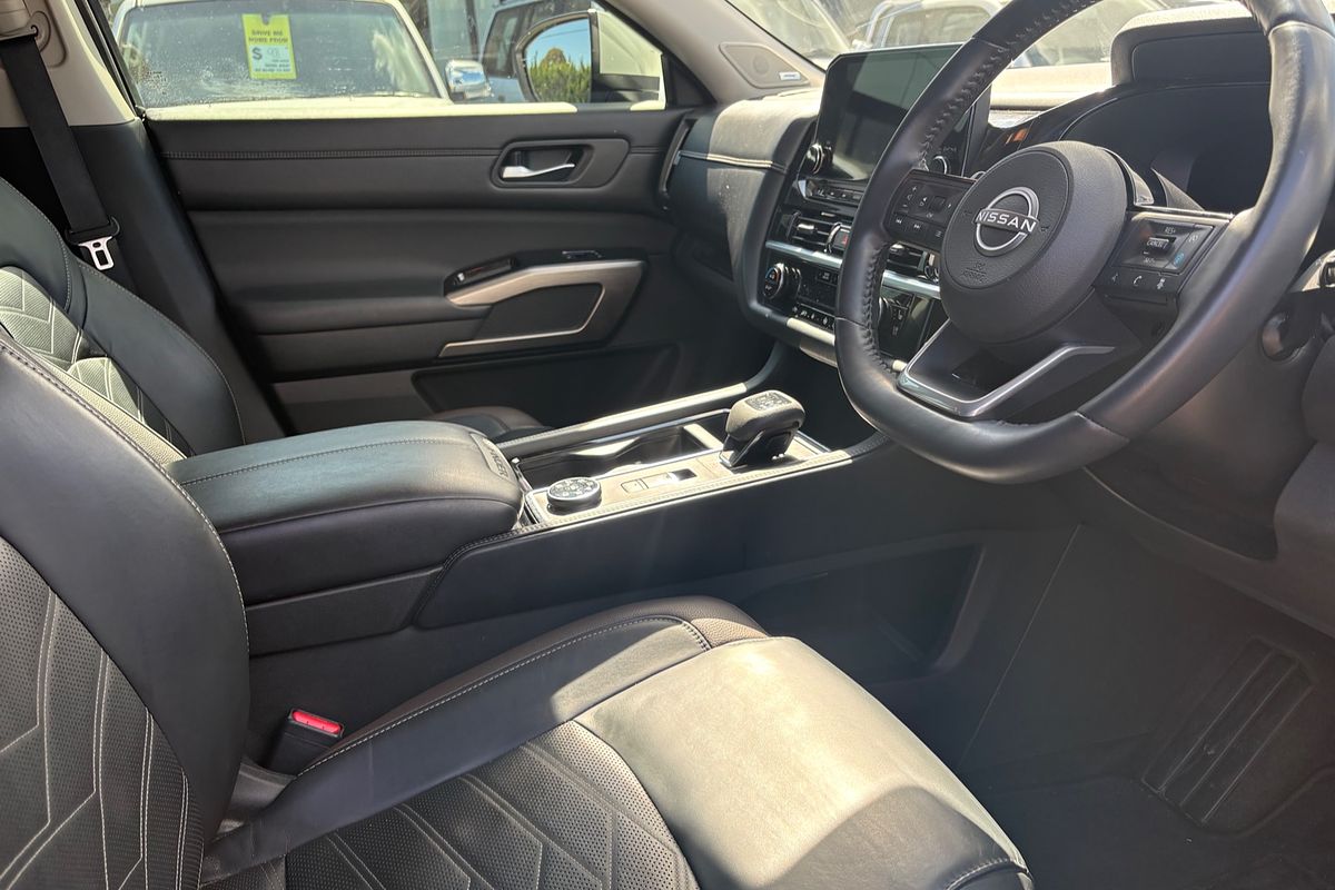 2023 Nissan Pathfinder Ti-L R53