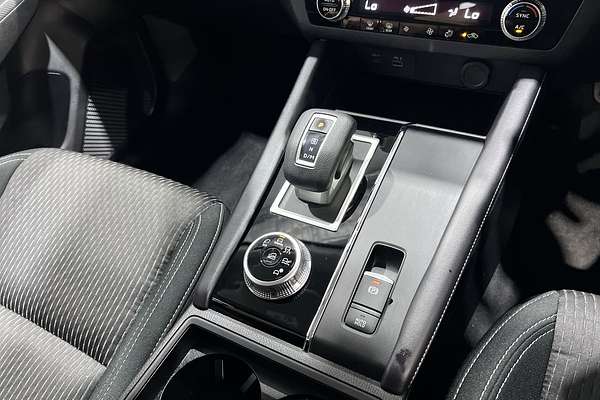2022 Mitsubishi Outlander ES ZM