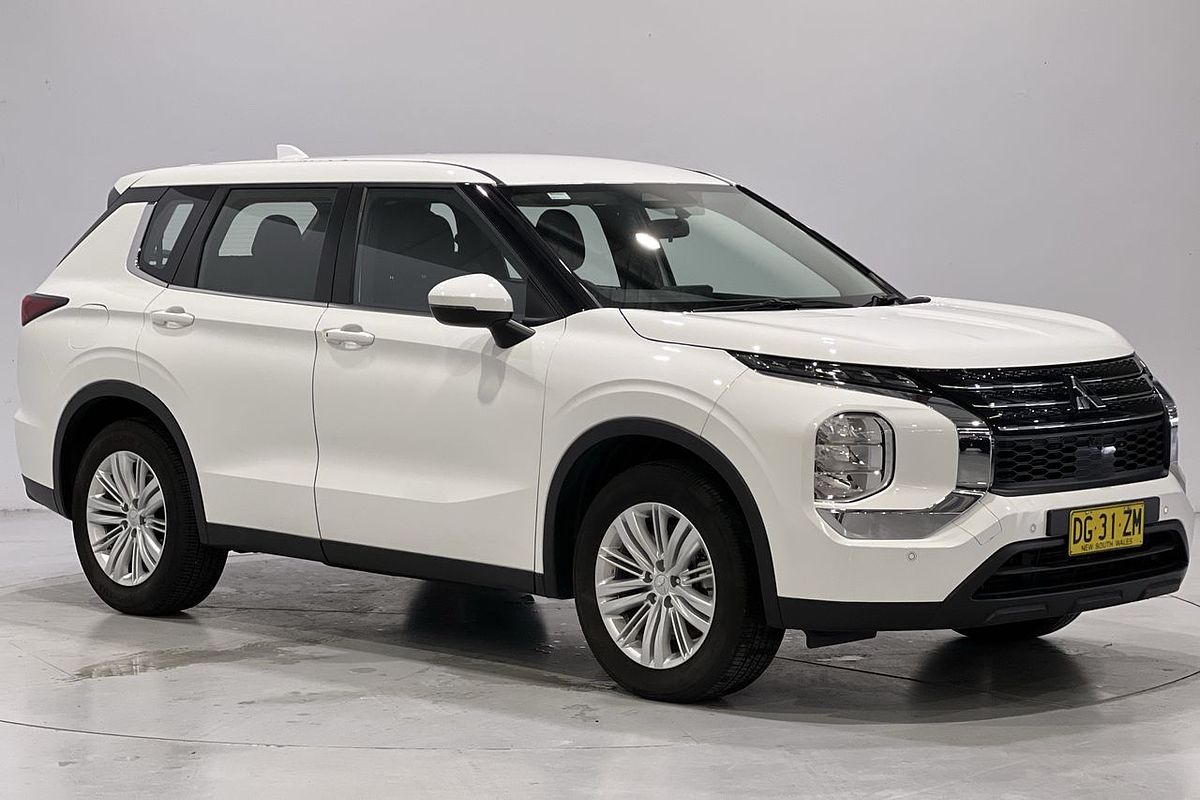2023 Mitsubishi Outlander ES ZM