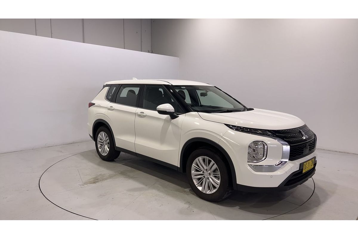 2023 Mitsubishi Outlander ES ZM