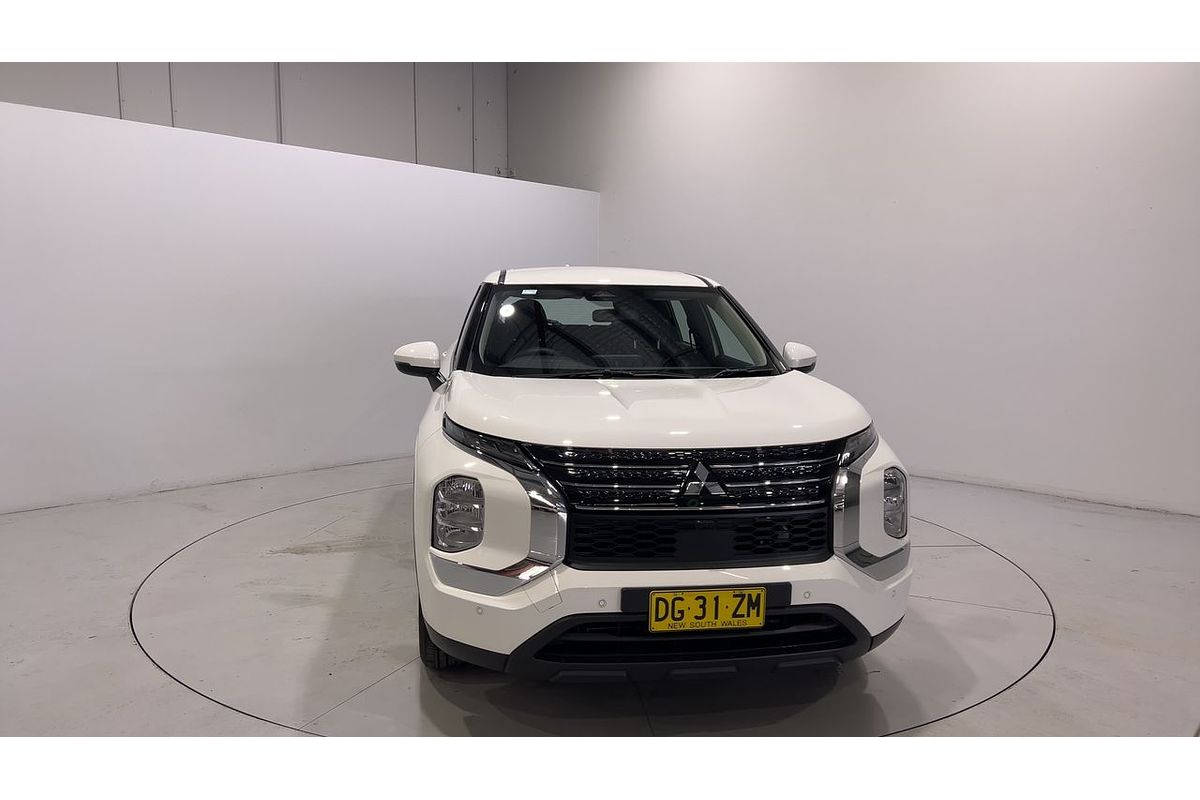 2023 Mitsubishi Outlander ES ZM