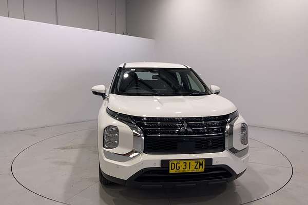 2023 Mitsubishi Outlander ES ZM