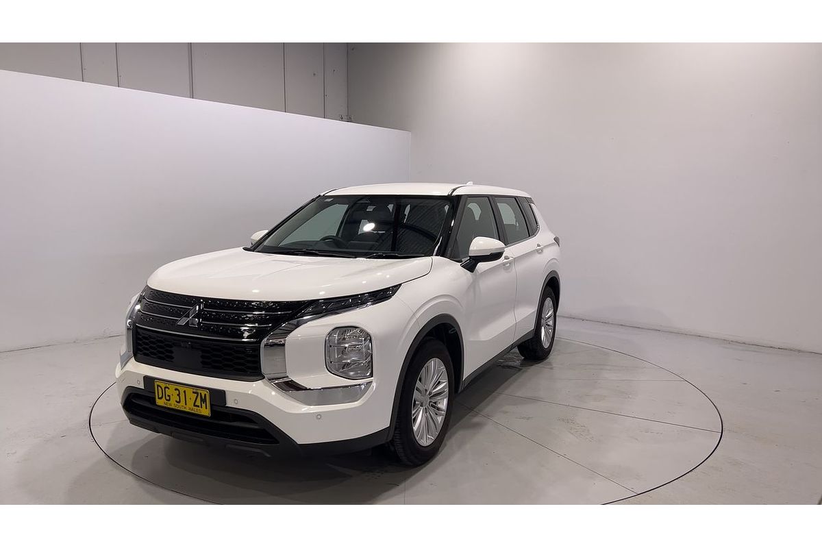 2023 Mitsubishi Outlander ES ZM