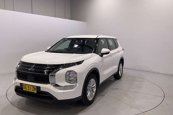 2023 Mitsubishi Outlander ES ZM