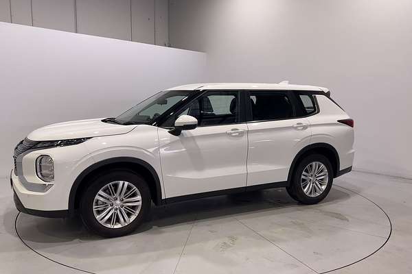 2023 Mitsubishi Outlander ES ZM