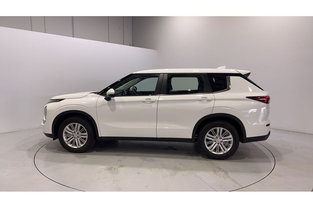 2023 Mitsubishi Outlander ES ZM