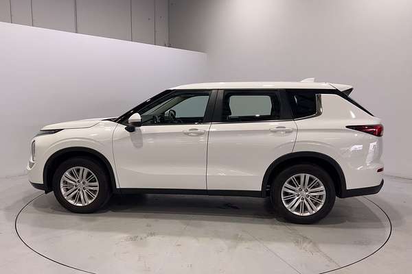 2023 Mitsubishi Outlander ES ZM