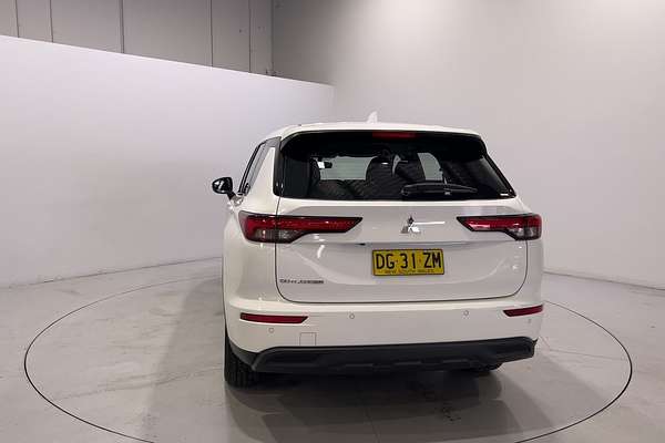 2023 Mitsubishi Outlander ES ZM