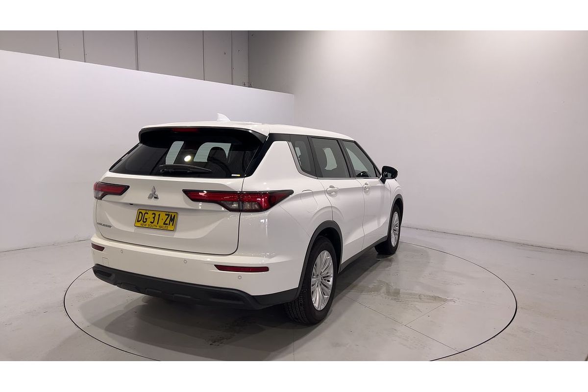 2023 Mitsubishi Outlander ES ZM