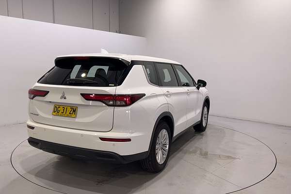 2023 Mitsubishi Outlander ES ZM