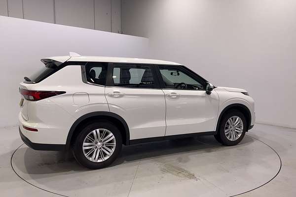 2023 Mitsubishi Outlander ES ZM