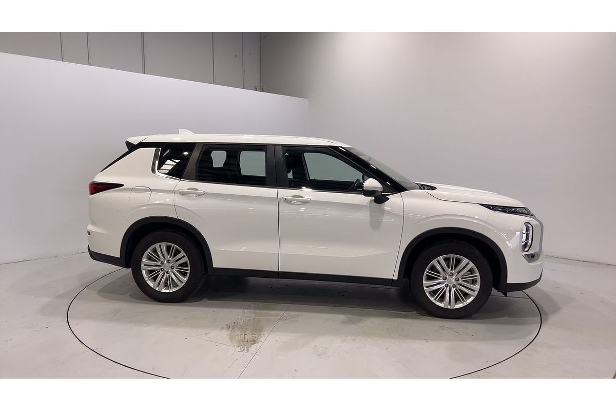2023 Mitsubishi Outlander ES ZM