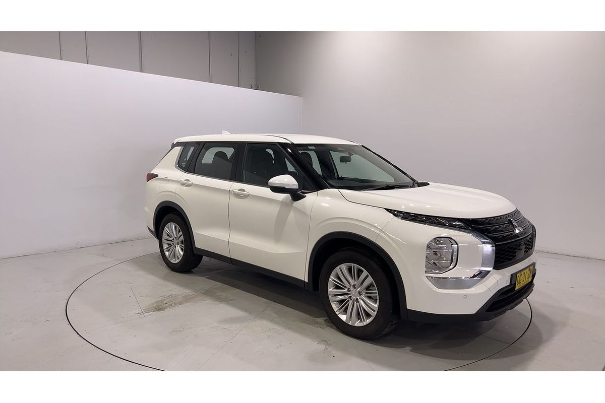 2023 Mitsubishi Outlander ES ZM