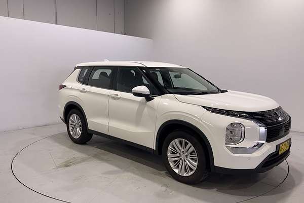 2023 Mitsubishi Outlander ES ZM