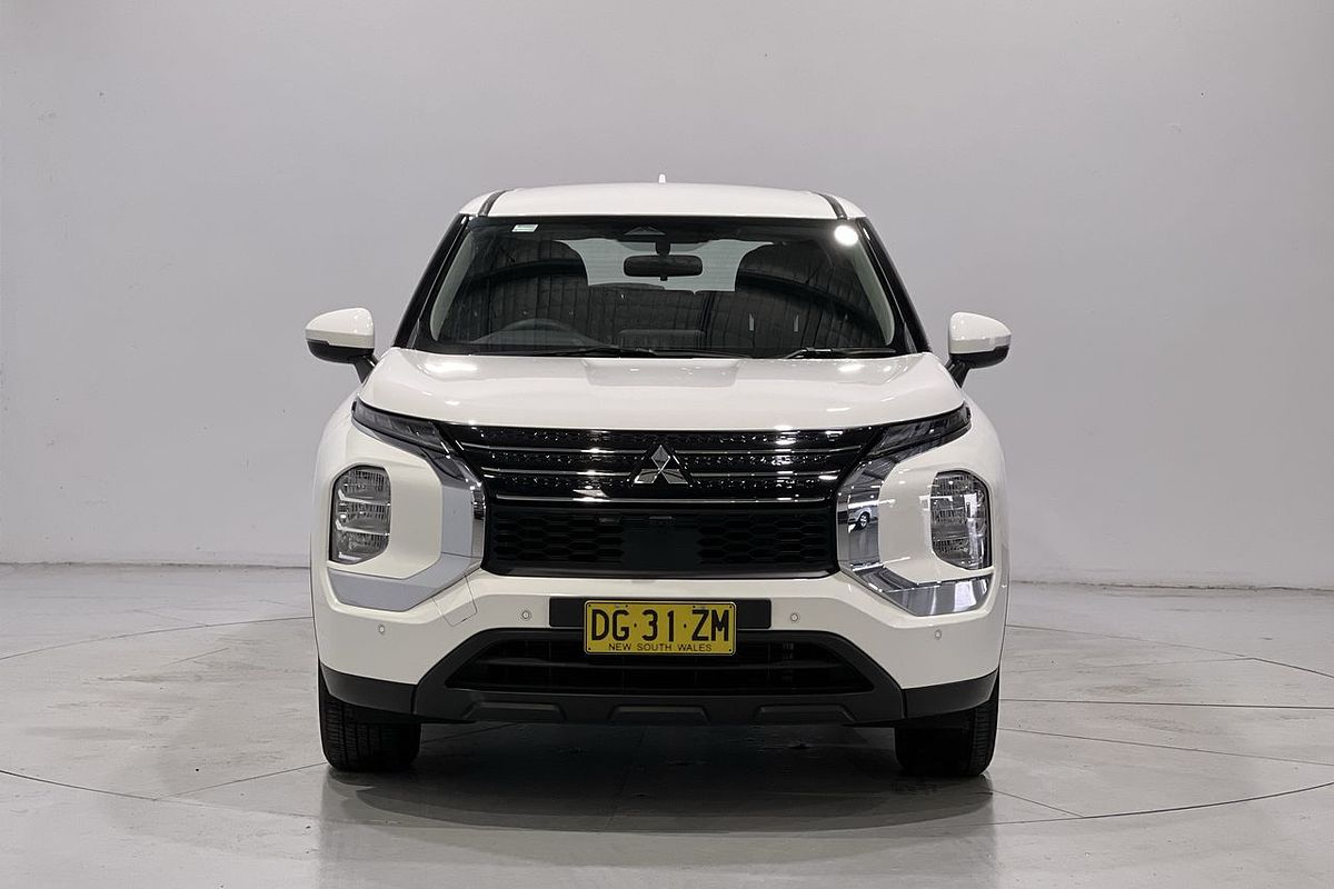 2023 Mitsubishi Outlander ES ZM