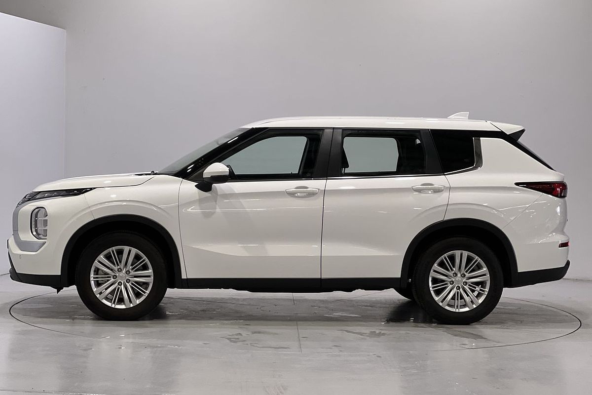 2023 Mitsubishi Outlander ES ZM