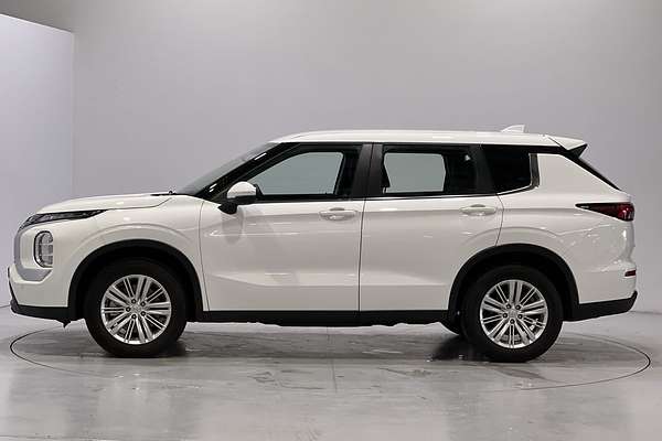 2023 Mitsubishi Outlander ES ZM