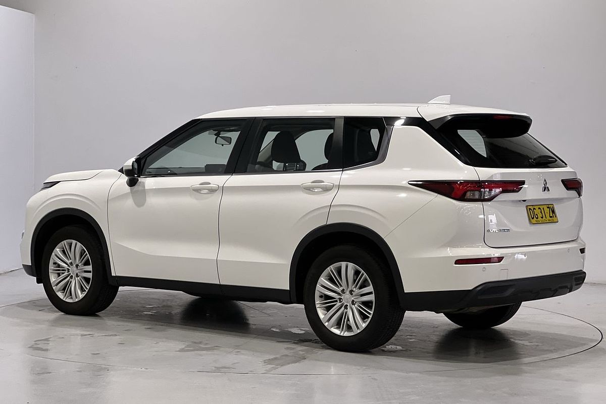 2023 Mitsubishi Outlander ES ZM