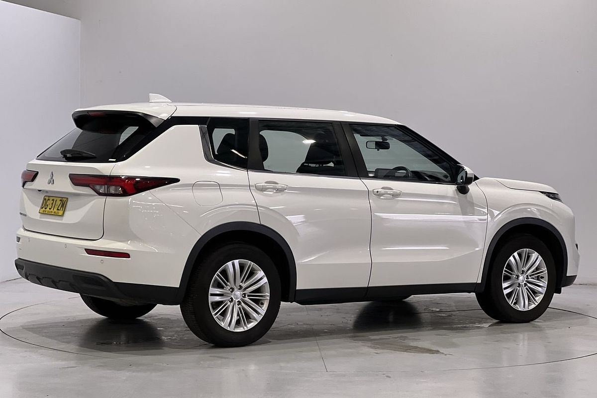 2023 Mitsubishi Outlander ES ZM
