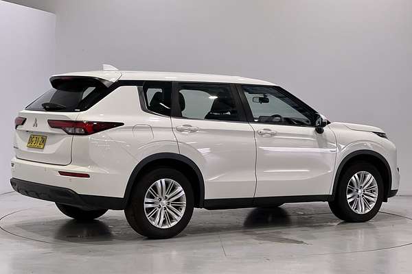 2023 Mitsubishi Outlander ES ZM