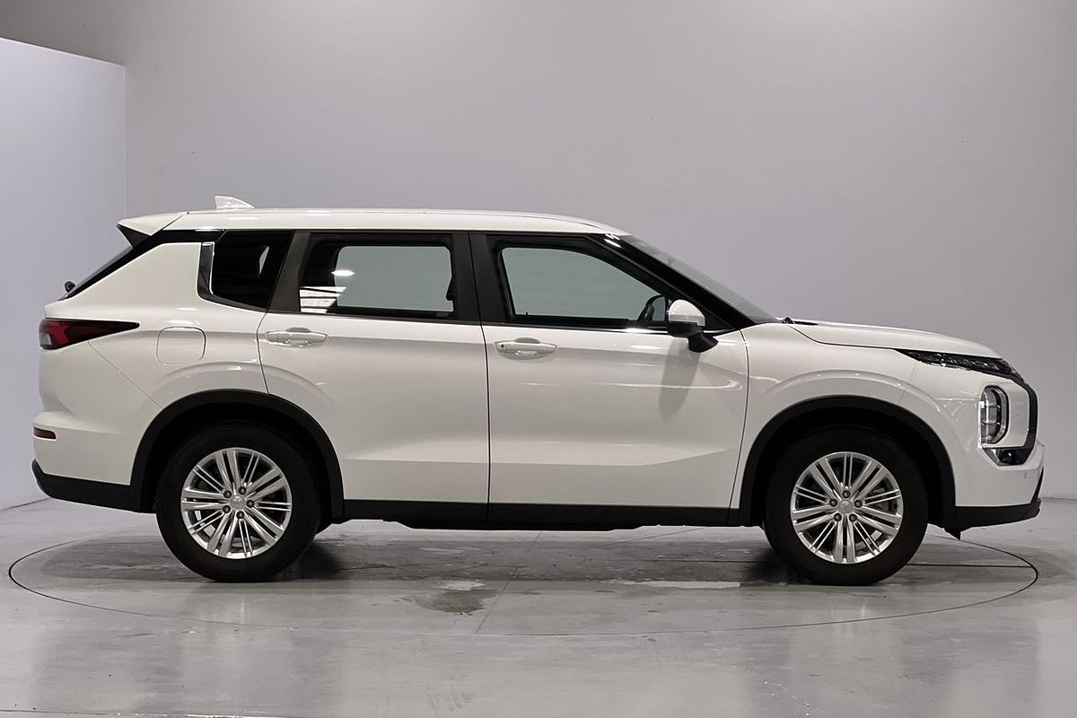2023 Mitsubishi Outlander ES ZM