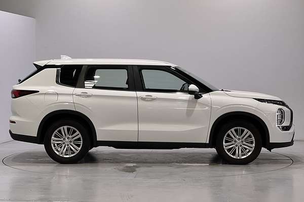 2023 Mitsubishi Outlander ES ZM