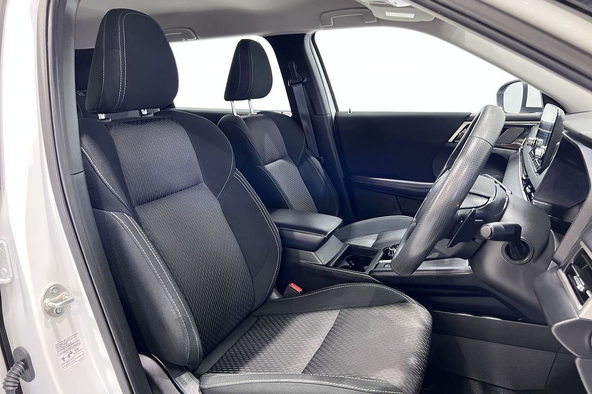 2023 Mitsubishi Outlander ES ZM