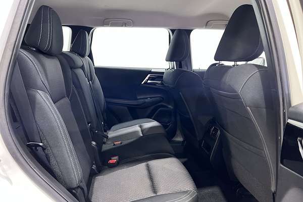 2023 Mitsubishi Outlander ES ZM