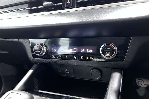 2023 Mitsubishi Outlander ES ZM