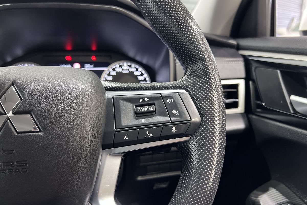 2023 Mitsubishi Outlander ES ZM