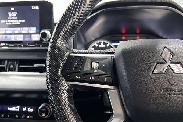 2023 Mitsubishi Outlander ES ZM