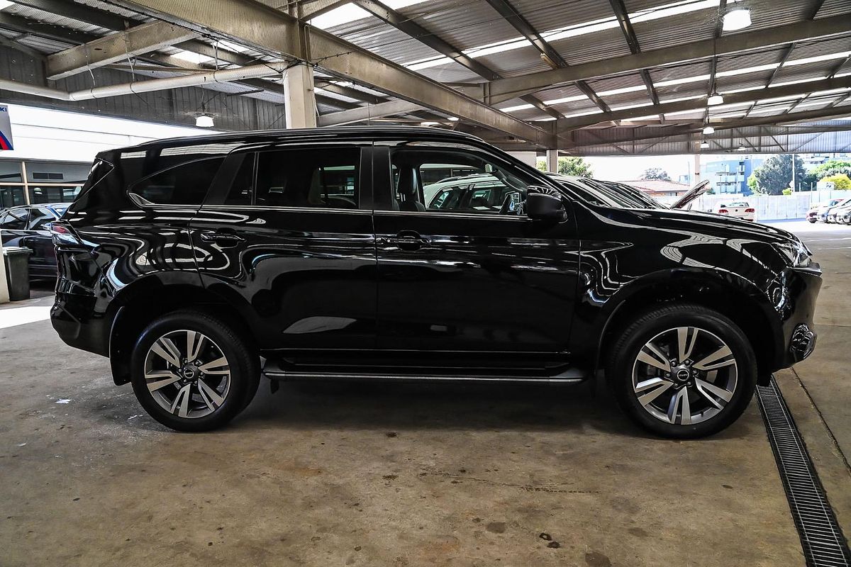 2023 Isuzu MU-X LS-T