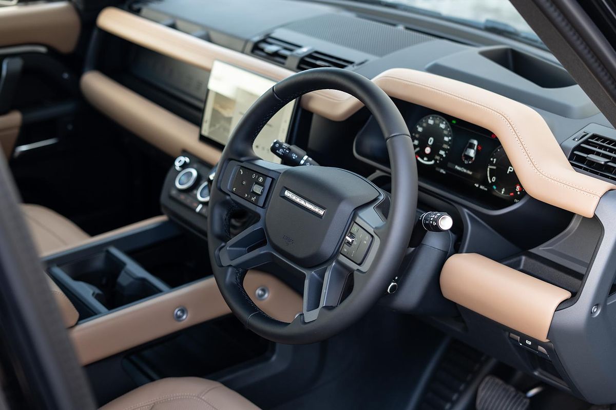 2025 Land Rover Defender 110 D350 X-Dynamic SE L663