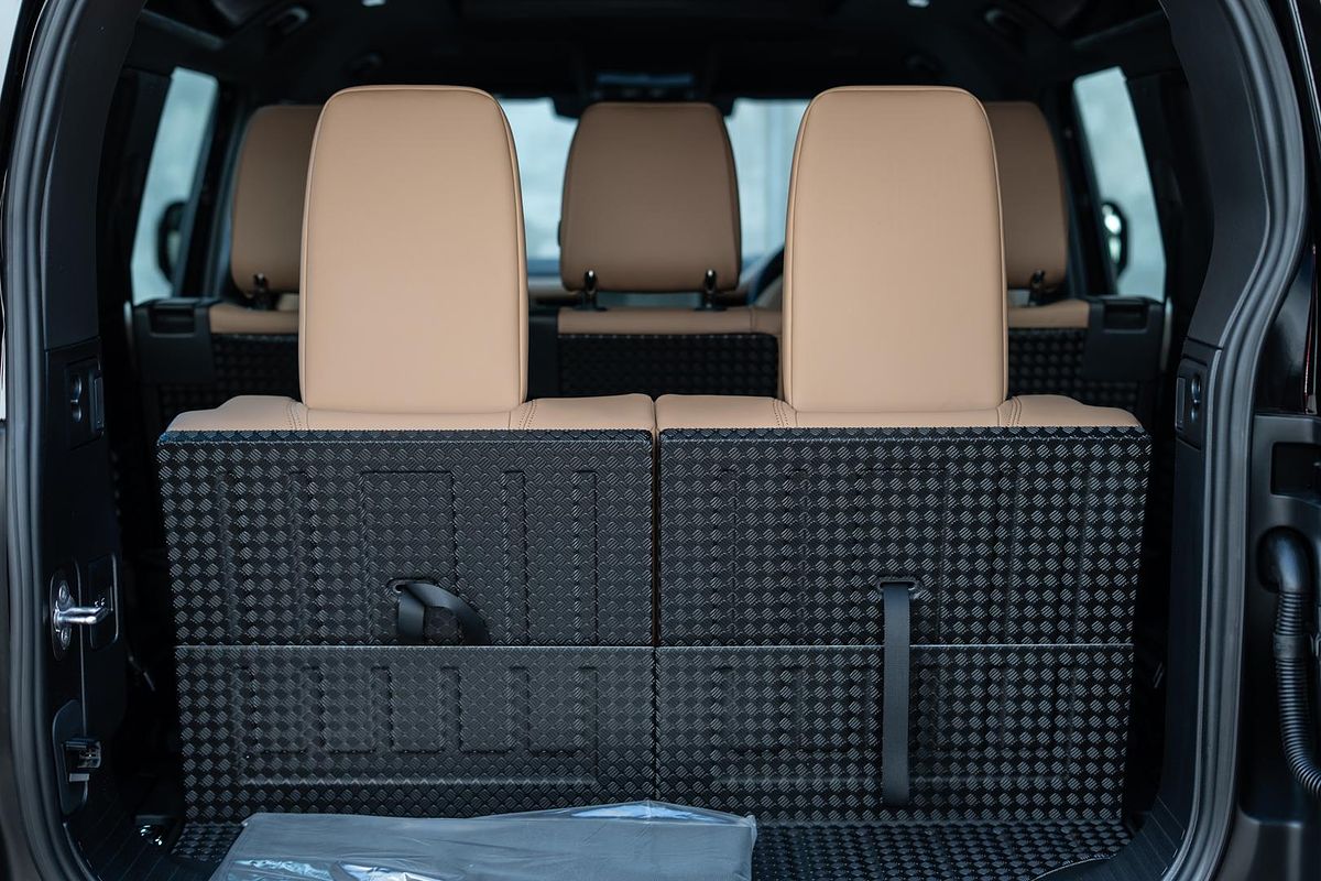 2025 Land Rover Defender 110 D350 X-Dynamic SE L663