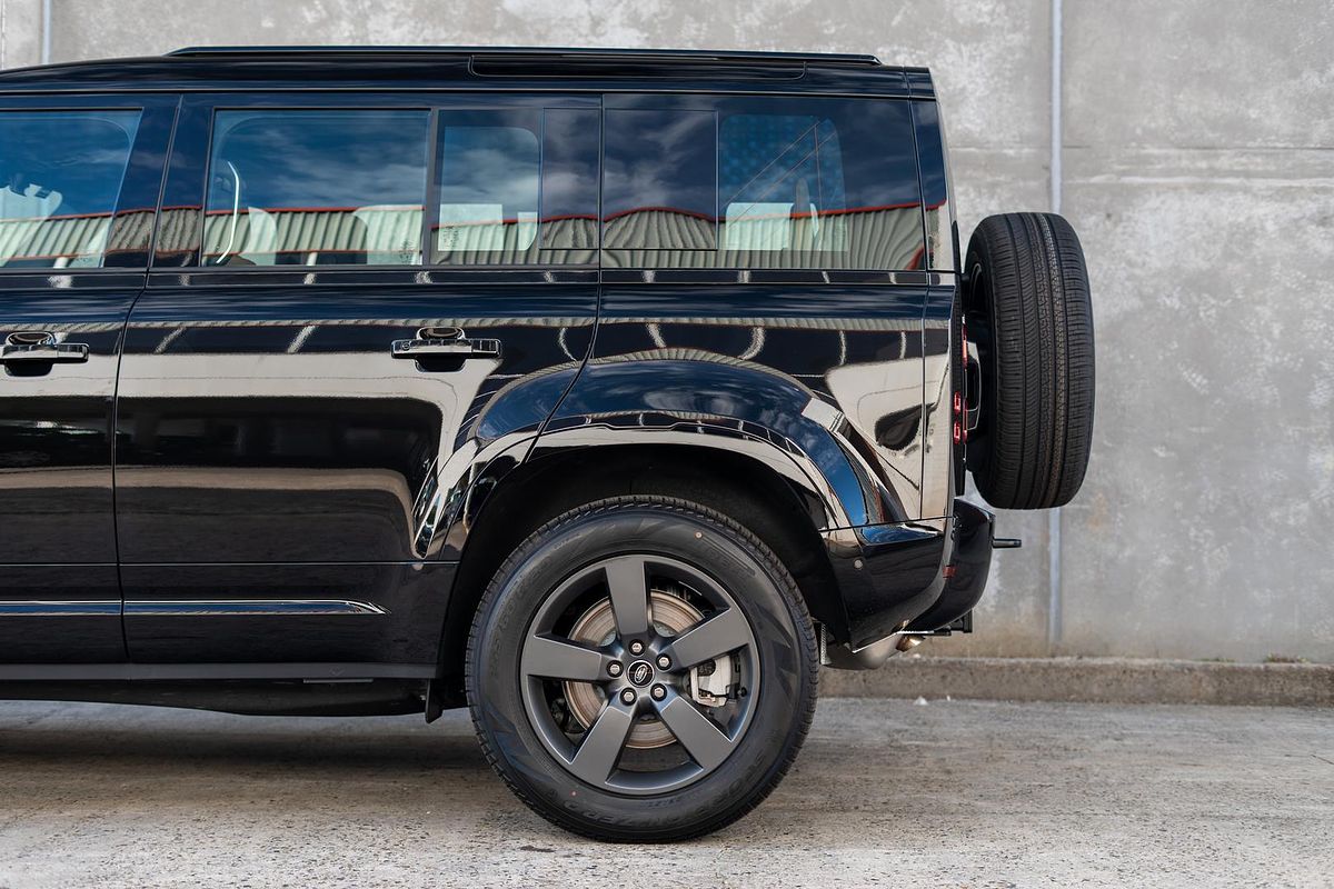 2025 Land Rover Defender 110 D350 X-Dynamic SE L663